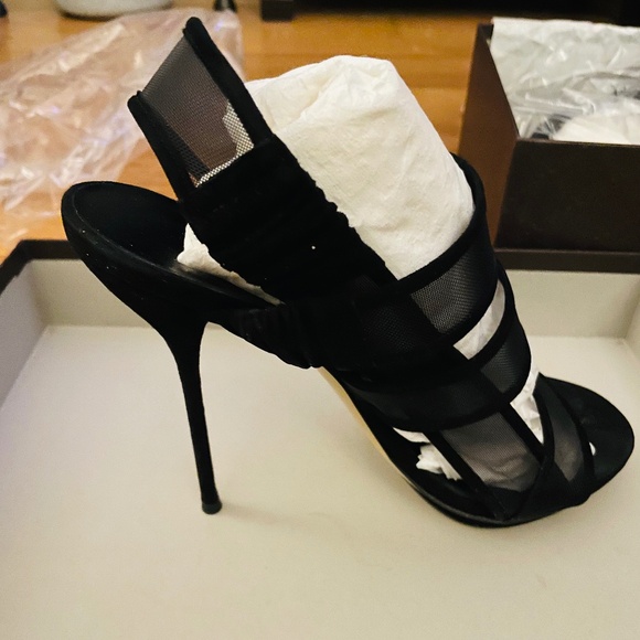 Gucci brand new black stilettos 8.5. box/ dust bag - Picture 4 of 10
